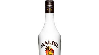 Malibu rediseña el logotipo y su conocida botella blanca