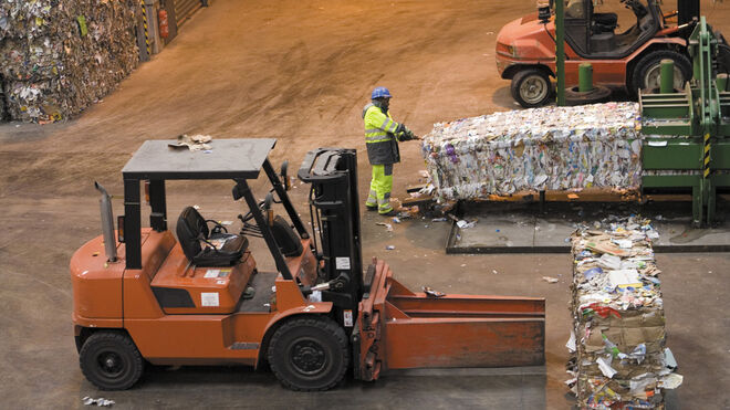 La industria papelera española, la segunda que más recicla de Europa