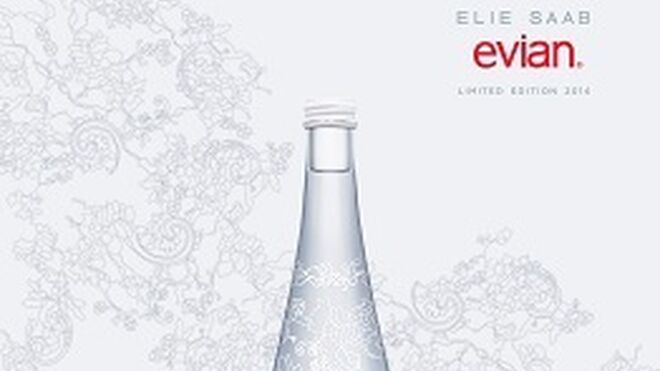 Evian colabora con el diseñador Ellie Saab en su nueva edición limitada