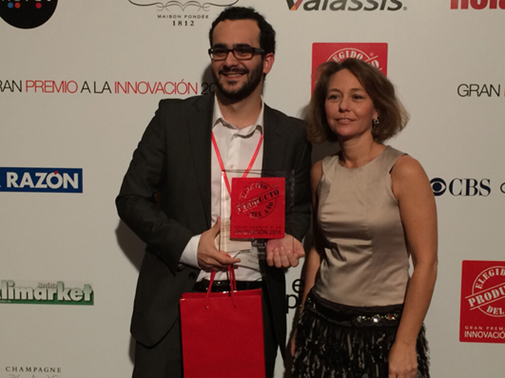 Bolsitas Sheba ganó en la categoría Pet Food. Recogió el premio Guillermo Señán, Brand Manager de Sheba (Mars España)