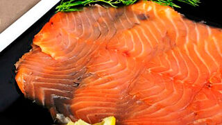 Casi un tercio del consumo de salmón ahumado, en Navidad