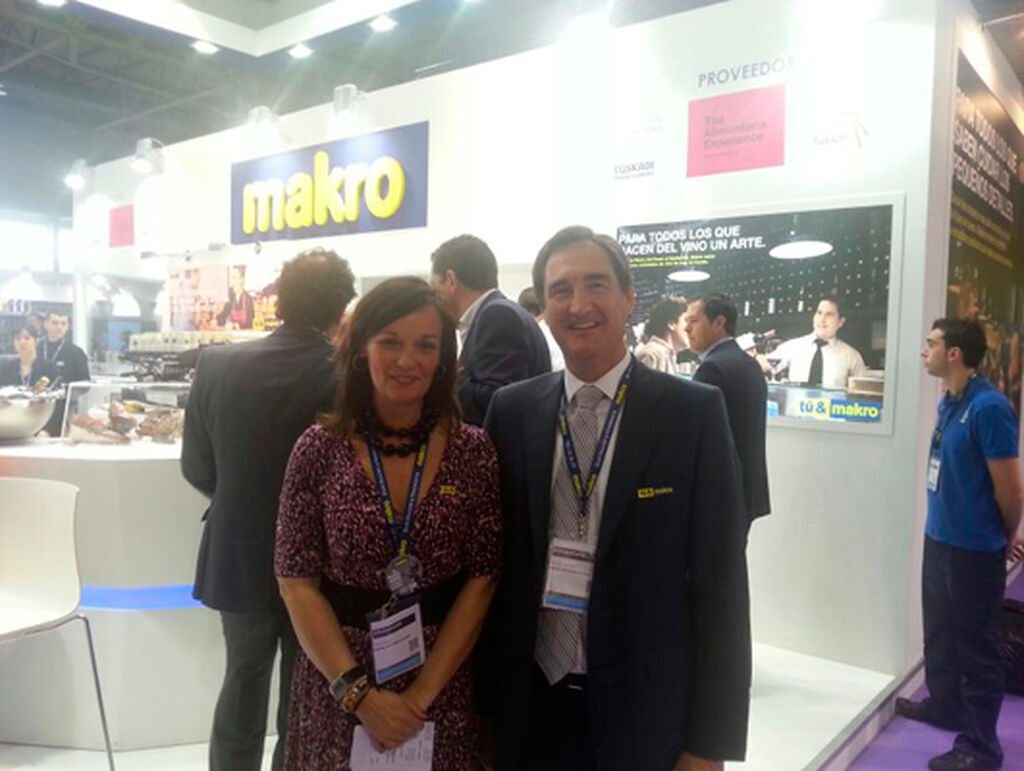 Beatriz García Cabredo, directora de Comunicación de Makro, con José María Cervera, director general de Makro Iberia