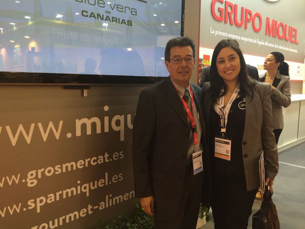 Mario Puntonet, director de Comunicación de Grupo Miquel Alimentació, con Mar Calderón, directora de GranConsumo.tv