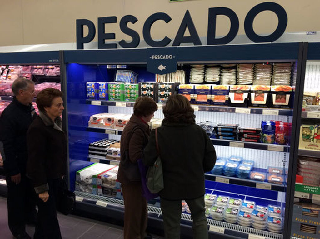 Una de las novedades, la sección de pescados, también presente en el supermercado de Las Tablas (Madrid), hoy también inaugurado