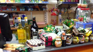Requisados 600 alimentos en una tienda de Madrid