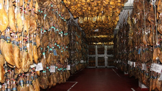 Dompal atesora la bodega de jamones más grande de Madrid