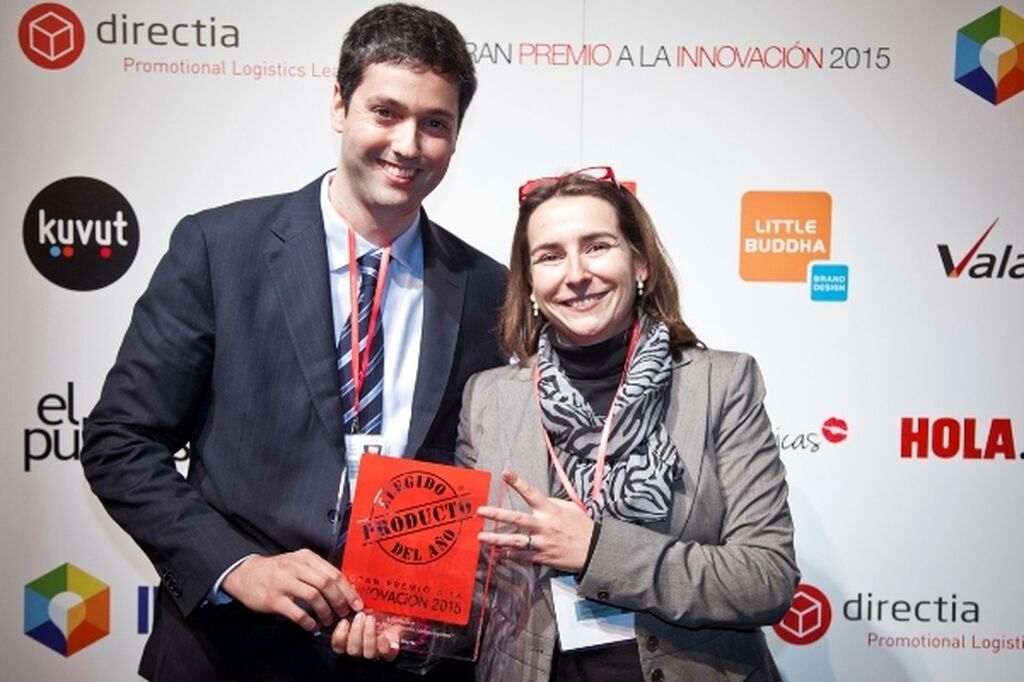 G. Martínez y E. Sánchez, de Spotless Iberia. Premio a Bloom Derm Repel pulsera antimosquitos (Insecticidas).