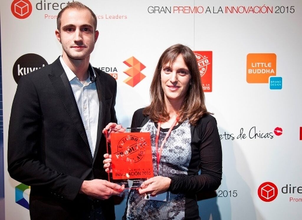 X. Solà y Y. Mateos, Product Manager y Brand Manager de Bicentury. Premio a sus Tortitas con Sabores (Snacks Saludables).