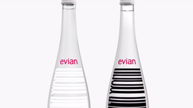 Evian colabora con el diseñador Alexander Wang en su nueva botella