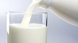 Magrama pide al sector lácteo que informe de sus precios si lo desea