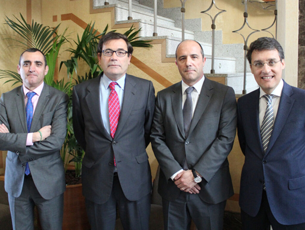 Carlos Serrano, junto a los responsables de Magrama Valentín Almansa, Carlos Cabanas y Fernando Miranda
