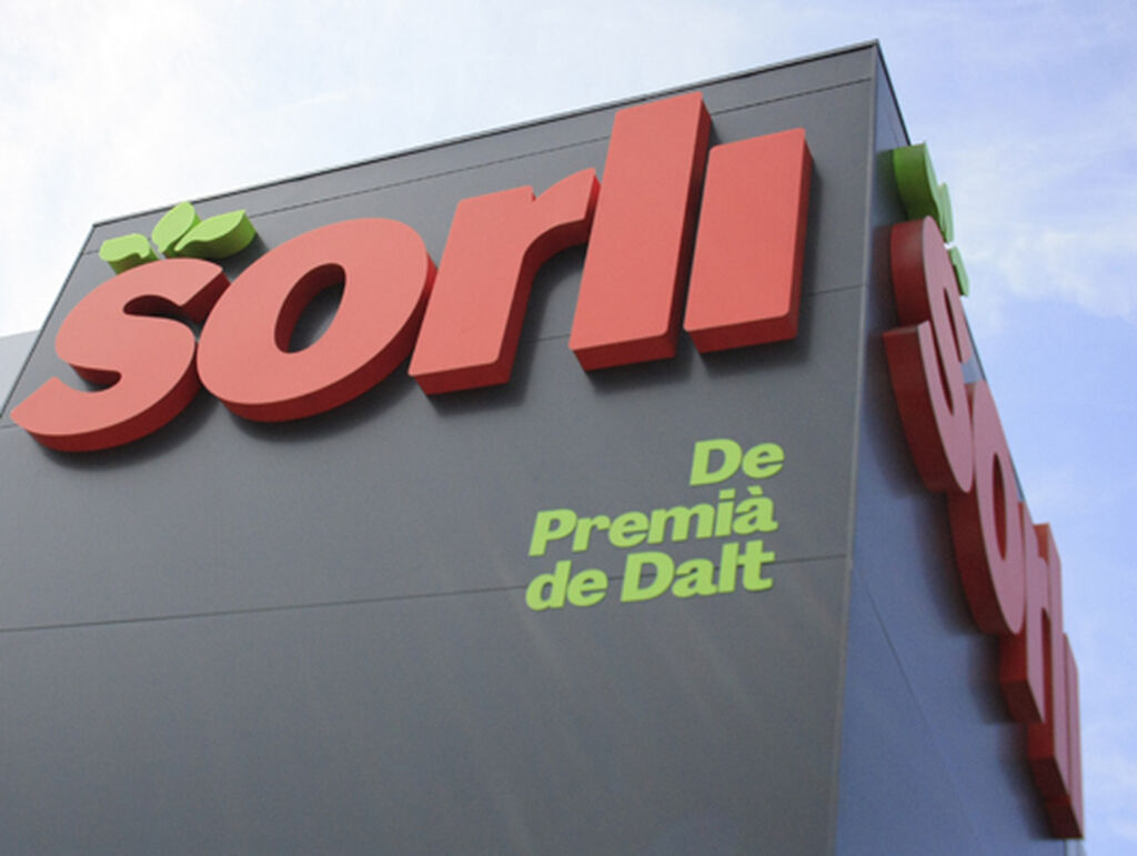 El súper de Sorli en Premià de Dalt estrenó el nuevo modelo de la cadena