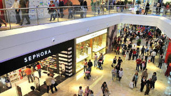 Las visitas a centros comerciales siguen a la baja en octubre