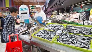 Eroski eleva las compras de pescado con sello azul