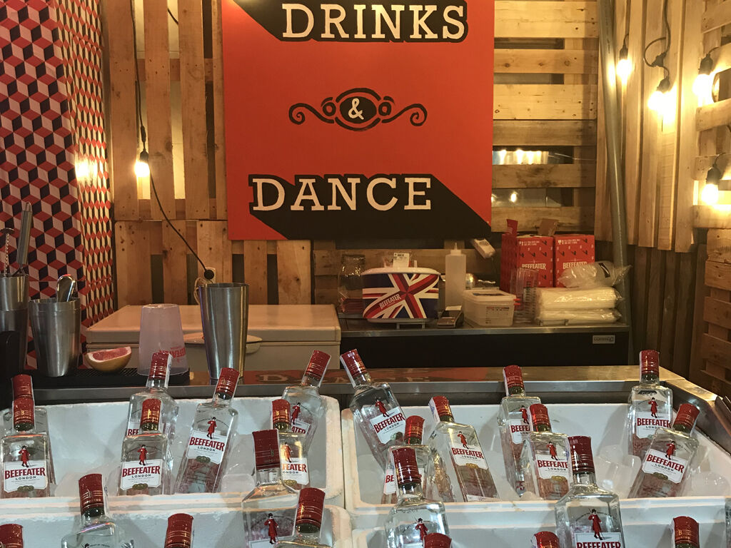 Puestos para beber cocktails de Beefeater