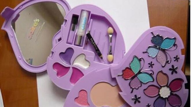 Alerta por un kit de maquillaje infantil de la firma Claire's