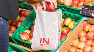 Spar se atreve con las bolsas de papel para fruta en Austria