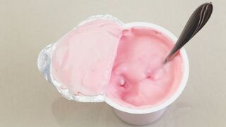 Jaque al yogur: el mismo azúcar que un refresco