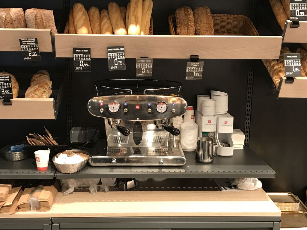 La cafetera diferencia a esta panadería