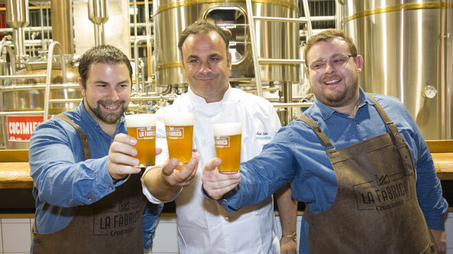 La Fábrica Cruzcampo lanza una nueva cerveza con sabor a mar