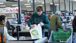 Mercadona adelanta en Canarias su retirada de las bolsas de plástico