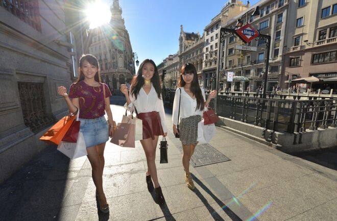Turistas-chinas-compras-Madrid_1372672723_416002_660x434.jpg