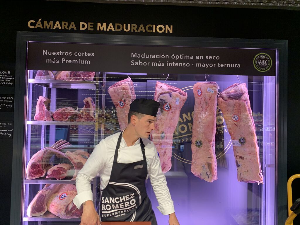 Estrena en esta tienda la Cámara de maduración, novedosa en food retail. El futuro se encamina hacia el consumo de carnes de calidad.