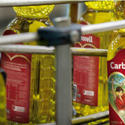 Deoleo pierde 9,7 millones hasta junio por el menor consumo de aceite de oliva
