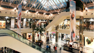 El 37% de los españoles es reticente a visitar los centros comerciales