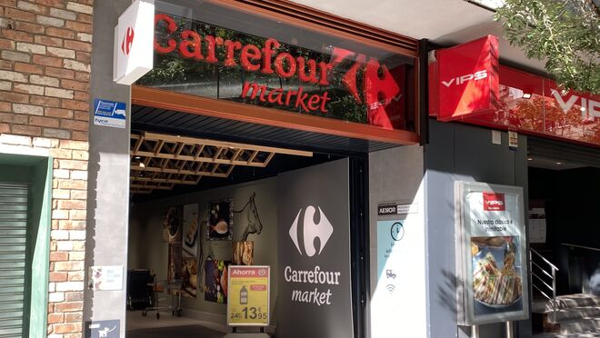 La nueva fachada del Carrefour Market de la calle Julián Romea 4 de Madrid (ex Supersol)