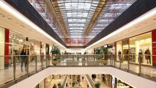 Las visitas a los centros comerciales se desplomaron el 34% en 2020