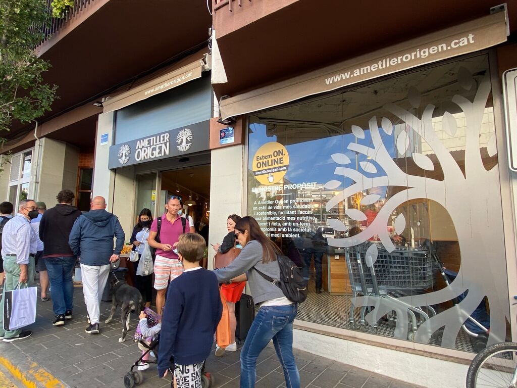 En Food Retail & Service teníamos ganas de pisar una tienda de Ametller Origen y por fin lo hemos hecho en Sitges (Barcelona).