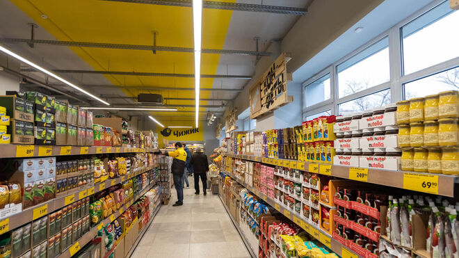 Subida de precios y acopio de alimentos: los supermercados rusos también notan la invasión