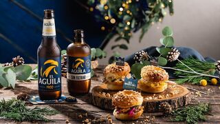 El Águila da la vuelta a la Navidad: brindis cervecero a mediodía y roscón salado para acompañar