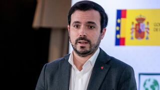La industria insiste en pedir la dimisión de Alberto Garzón