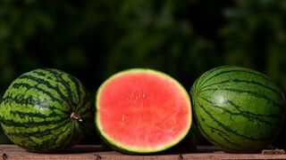 Sanidad alerta de riesgos por comprar la fruta cortada