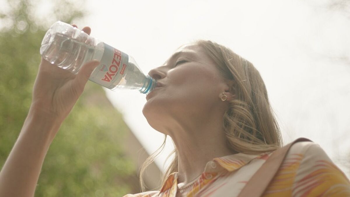Bezoya comercializa botellas con plástico 100% reciclado