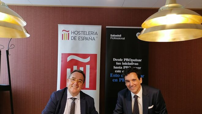 Banco Sabadell y Hostelería de España renuevan su convenio, del que benefician más de 315 mil restaurantes