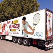 El tenista Carlos Alcaraz protagoniza la nueva imagen de los camiones de El Pozo