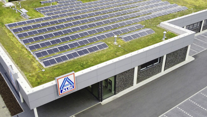 Aldi prevé cerrar el año con un 70% más de supermercados con placas solares