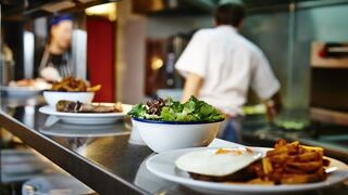 El menú del día de los restaurantes sube de precio hasta los 12,8 euros de media