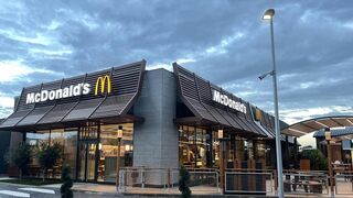 McDonald's gana 4.274 millones de dólares hasta septiembre, un 28 % menos