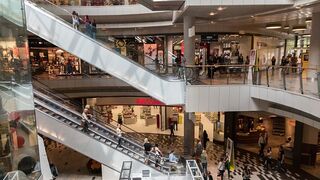 Los centros comerciales recuperan las ventas prepandemia en el primer semestre