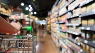 La Justicia da la razón al gerente de un supermercado despedido por quedarse alimentos que se iban a tirar