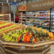 Los españoles, previsores para comprar leche, verdura y fruta