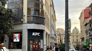 KFC inaugura un restaurante en el centro de Granada