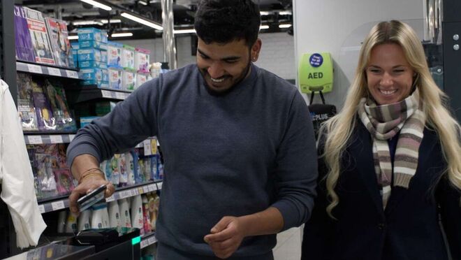 Tesco tests a hybrid model in its stores without cashiers
