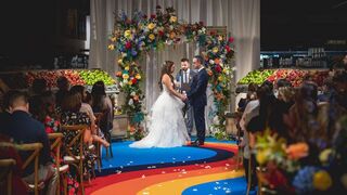 Una pareja se casa en un supermercado Aldi en Illinois