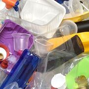 El gran consumo pide "desesperadamente" al Gobierno el aplazamiento del impuesto al plástico