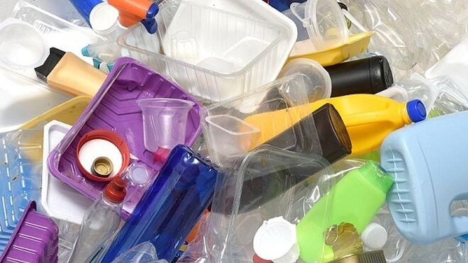 El gran consumo pide "desesperadamente" al Gobierno el aplazamiento del impuesto al plástico